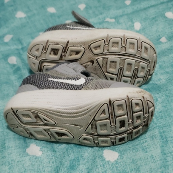 Infant nike shoes - Picture 3 of 3